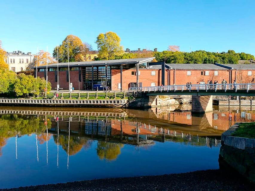 Suomenlinna: Guided Walking Tour with an Authorized Guide - Getting from Helsinki to the Suomenlinna Museum