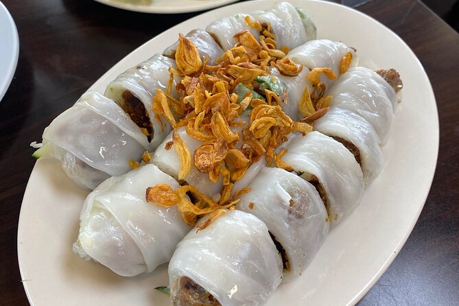 Super Niche Walking Street Food Tour in Ho Chi Minh City - Nguyen Thien Thuat Apartment Buildings and District 3