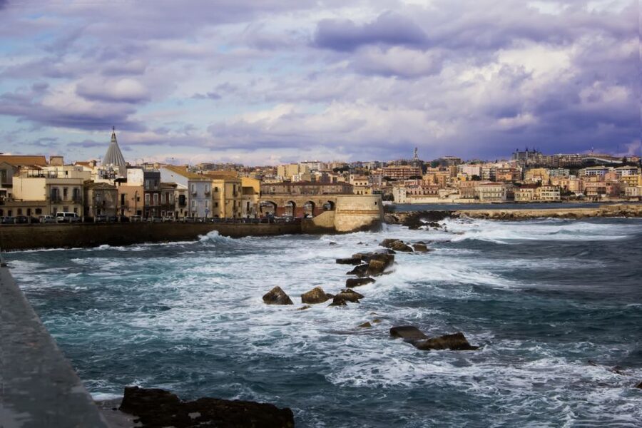 Syracuse: Highlights of Ortigia Guided Walking Tour - Why Ortigia works so well on foot