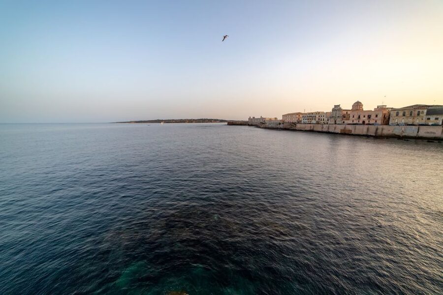 Syracuse: Highlights of Ortigia Guided Walking Tour - Language, heat, and the pace of the walk