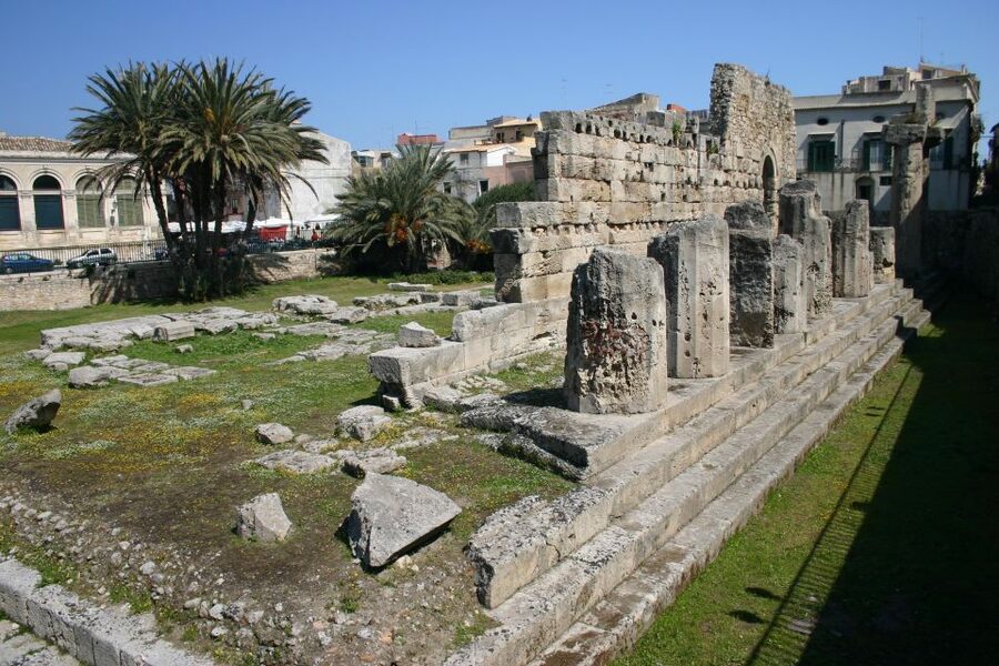Syracuse: Ortigia Classic Walking Tour - Aretusa Spring, papyrus, and the waterfront