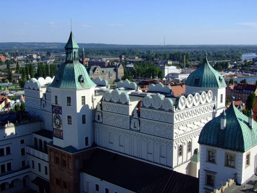Szczecin: Old Town Highlights Private Walking Tour - What the three-hour tour adds along the Oder