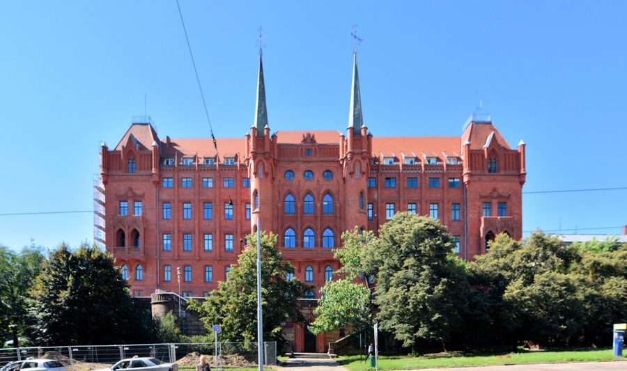 Szczecin: Old Town Highlights Private Walking Tour - The four-hour choice and the cathedral tower