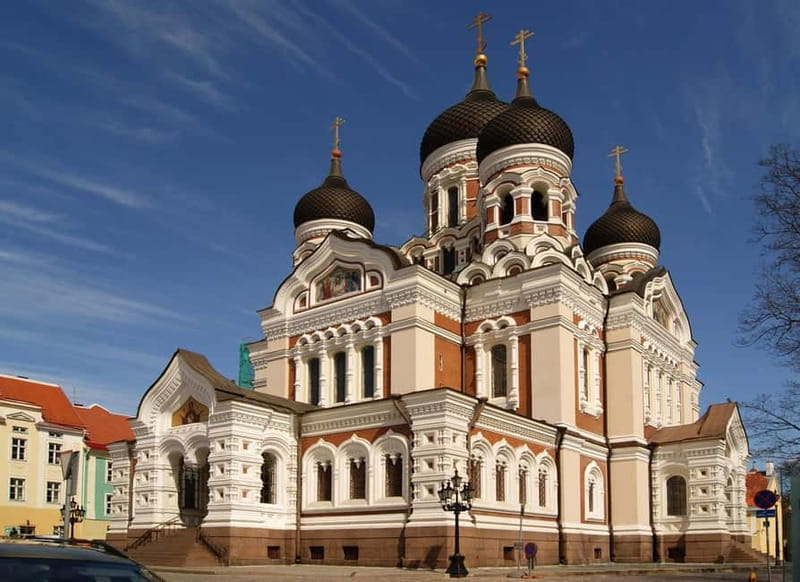 Tallinn: Guided Old Town Historical Walking Tour - Town Hall Square and the lower Old Town