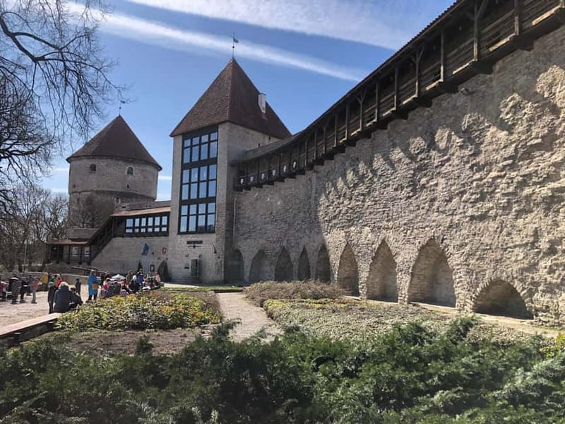 Tallinn: Medieval Walking Tour - Climbing to Toompea and the Danish King’s Garden