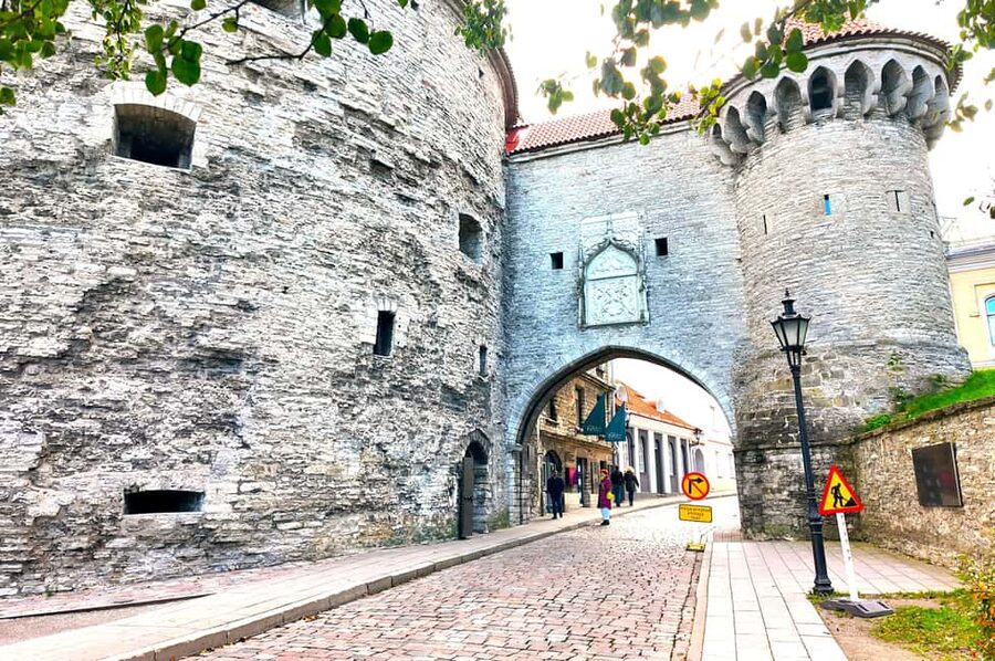 Tallinn Old Town: Stories and Views 2‑Hour Walking Tour - Alexander Nevsky Cathedral and St Mary’s Cathedral