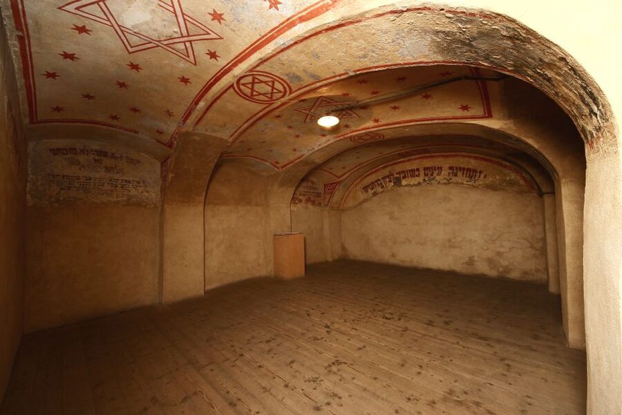 Terezin Memorial: Entry Ticket Combo w. Guided Walking Tour - Walking to the former ghetto