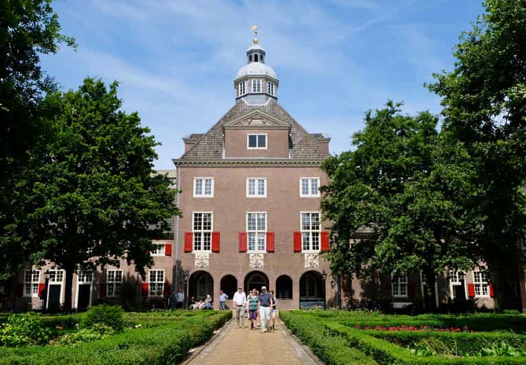 The Hague: Courtyard Walking Tour - Key points at a glance