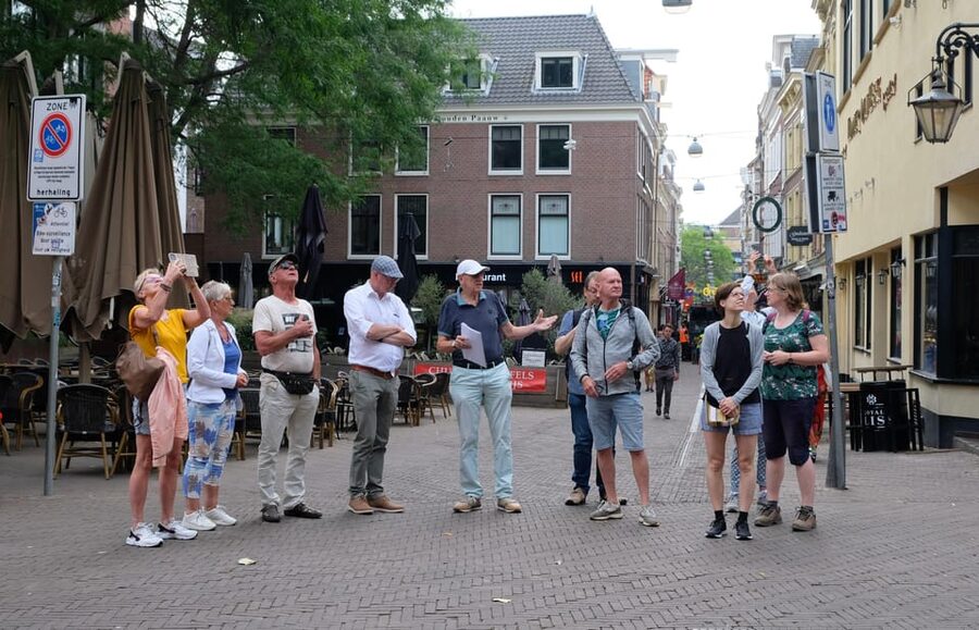 The Hague: Courtyard Walking Tour - Finding the courtyards behind The Hague’s streets