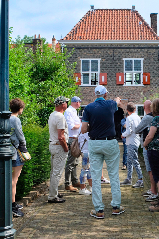 The Hague: Courtyard Walking Tour - Wheelchair access and practical comfort
