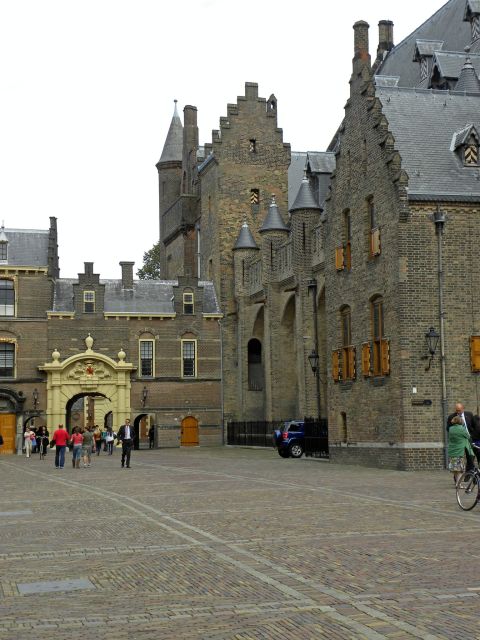 The Hague: Old City Private Walking Tour - Starting at Central Station and finding the old city