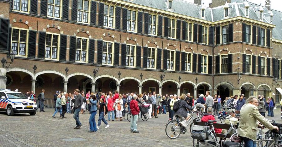 The Hague: Old City Private Walking Tour - Voorhout and the city’s old avenues