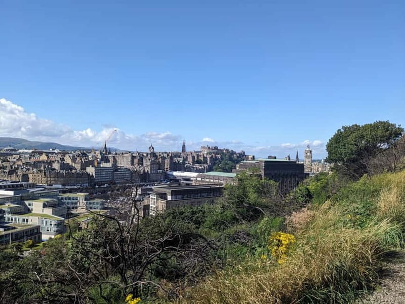 The Must-Sees of Edinburgh: Small Group Walking Tour in French - Why starting on Calton Hill works so well