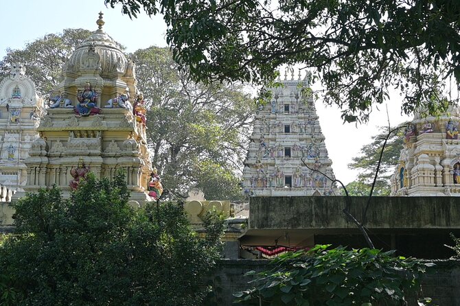 Tipu Palace + Koté Vishnu + Fort + KR Market + Jain Temple = Bengaluru Pété Walk - KR Market, where Bengaluru works in public