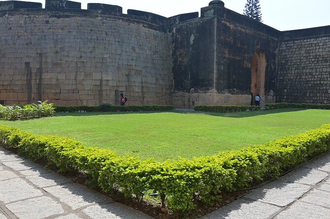 Tipu Palace + Koté Vishnu + Fort + KR Market + Jain Temple = Bengaluru Pété Walk - Timing, transport, and physical effort