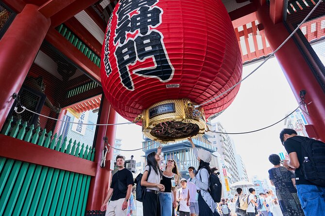Tokyo: Asakusa & Sensoji ー Oldest Temple Walking Tour (2hrs) - A supermarket finish with practical souvenirs