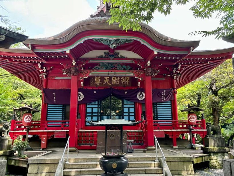 Tokyo: Kichijoji Walking Tour with Local Guide - The guides and the feel of a small group