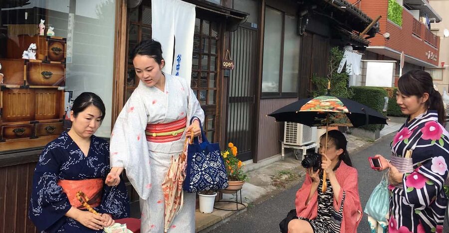 Tokyo: Kimono Dressing, Walking, and Photography Session - The shrine visit and simple Japanese etiquette