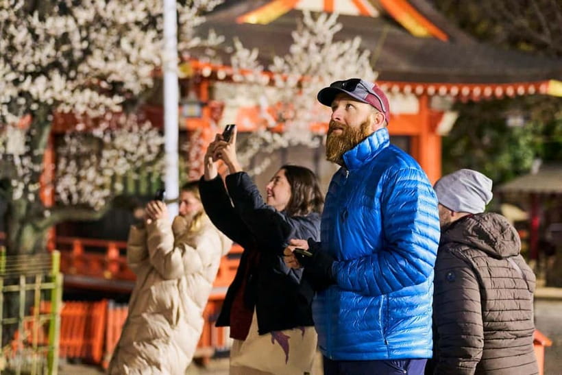 Tokyo: Shinjuku Nightlife & Secret Backstreets Walking Tour - Golden Gai, tiny bars and useful evening advice