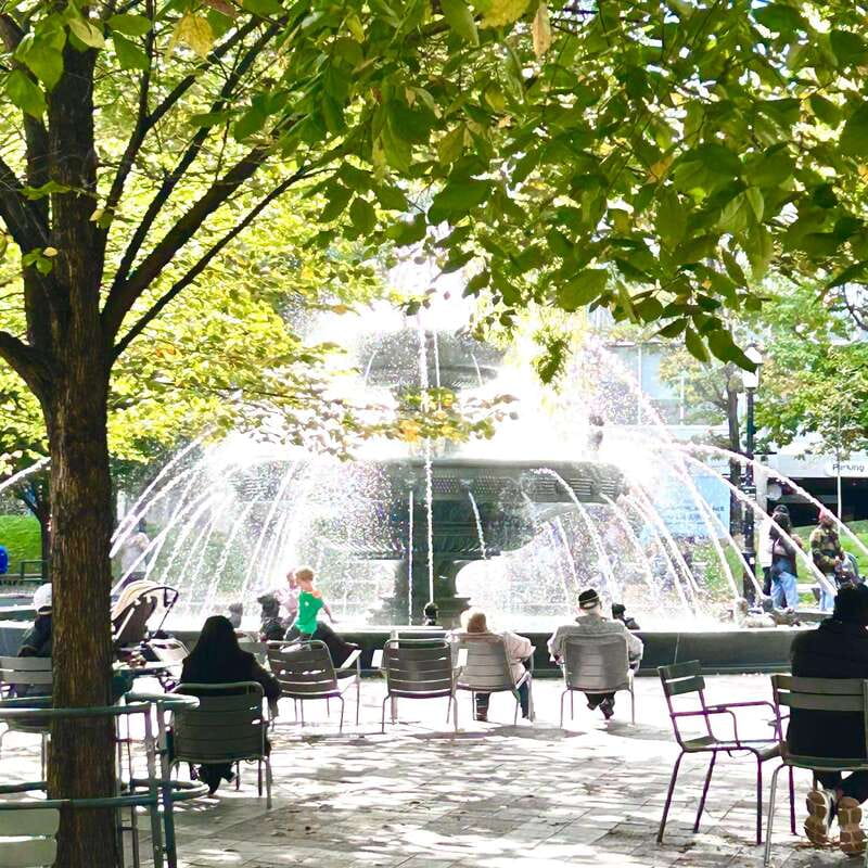 Toronto: City Walking Tour - From the Entertainment District to Toronto’s waterfront