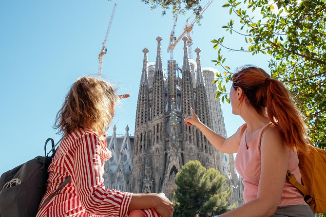 Treasures of Barcelona: Private Gaudi Walking Tour - Three hours with Gaudí, from La Rambla to the Sagrada Familia