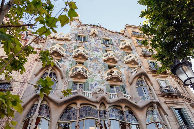 Treasures of Barcelona: Private Gaudi Walking Tour - What the private format really adds