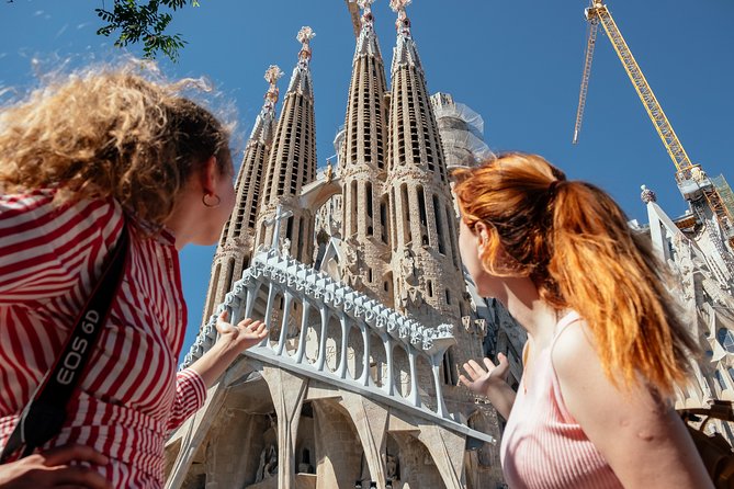 Treasures of Barcelona: Private Gaudi Walking Tour - Timing, transport, and practical planning
