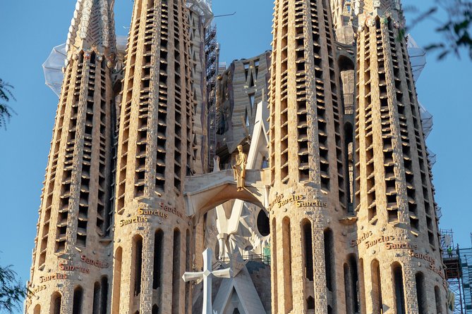Treasures of Barcelona: Private Gaudi Walking Tour - The main weakness is reliability at the edges