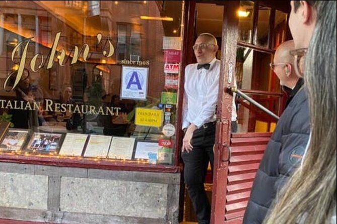 True Crime NYC: Mafia Walk w/Ret. NYPD Detective and Local Food - Key points at a glance