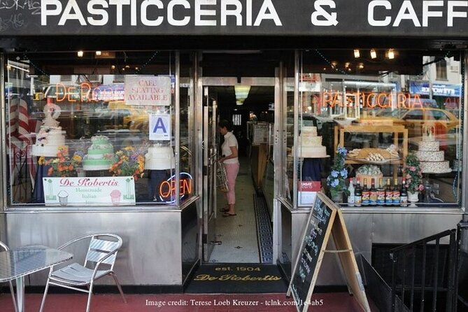 True Crime NYC: Mafia Walk w/Ret. NYPD Detective and Local Food - Ending with a full-size cannoli in Little Italy