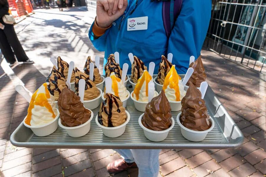 Vancouver: Gastown Historical Walking Food Tour - The social side of the tour