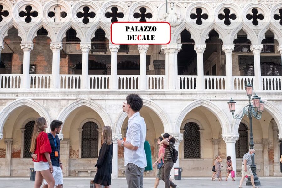 Venice: City Center Historical Guided Walking Tour - Adding the gondola ride