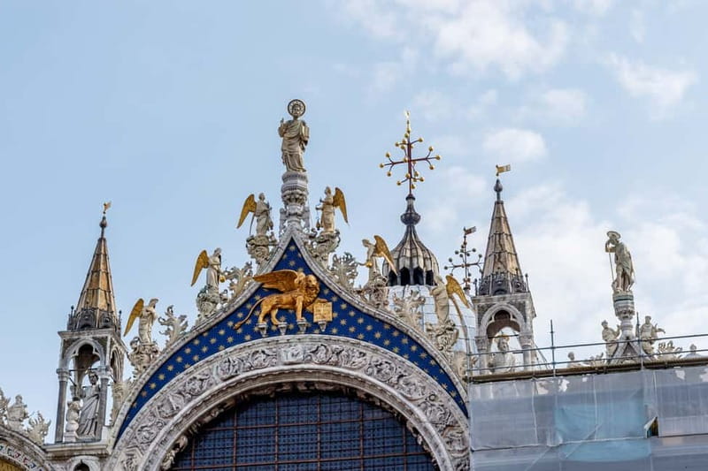 Venice: Doge's Palace and St Mark's Basilica Walking Tour - St. Mark’s Basilica and its gold mosaics