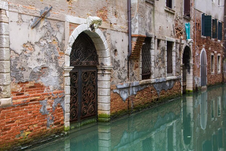 Venice: Morning Walking Tour - The guide and the headset system