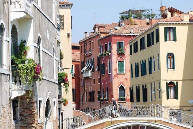 Venice Walking Tour and Gondola Ride - What the guides add, and where the tour can slip