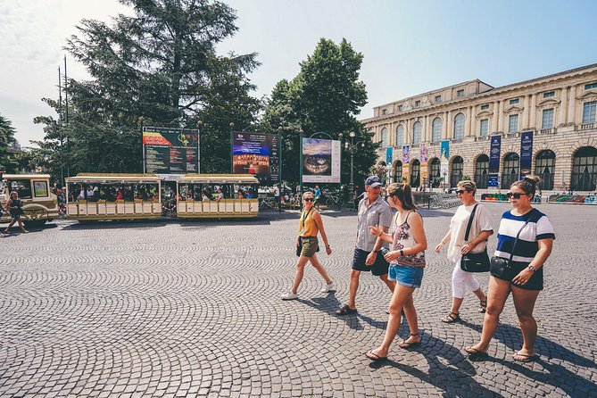 Verona Highlights Walking Tour in Small-group - Castelvecchio and Scaligero Bridge: Verona’s medieval power