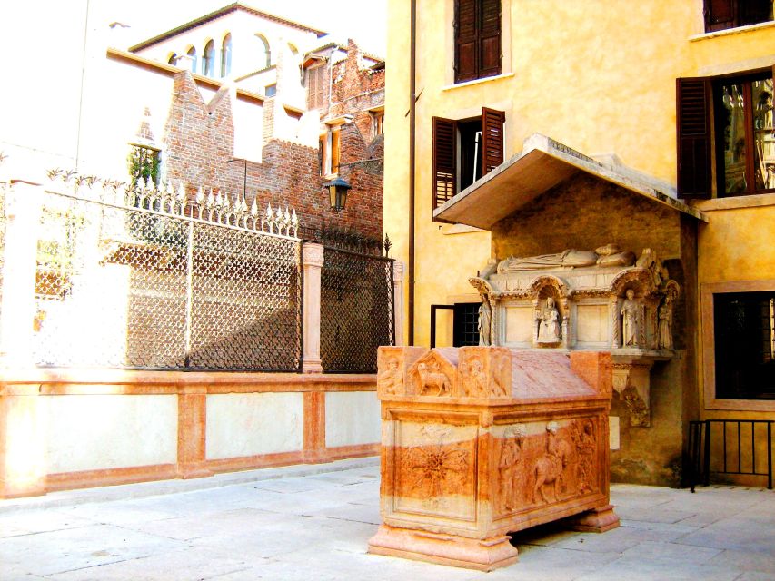 Verona: History and Hidden Gems Guided Walking Tour - The Adige, Castelvecchio, and Ponte Scaligero