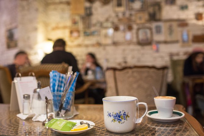 Vienna for Food Lovers: Cafés, Markets & Austrian Cuisine - Lunch with schnitzel, goulash, and Austrian wine