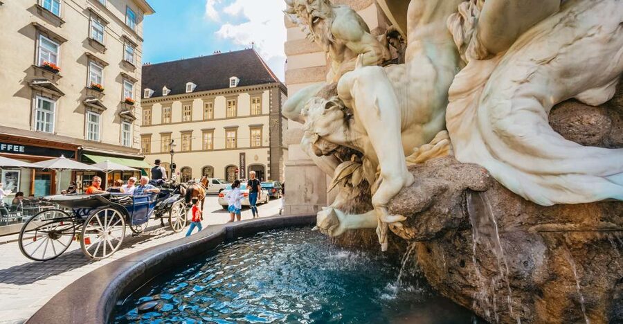 Vienna: Guided Walking Tour of City Center Highlights - The Spanish Riding School and Lipizzaner tradition