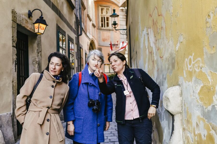 Vienna: Guided Walking Tour of City Center Highlights - Why the guides make the difference