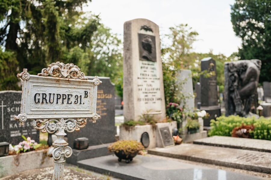 Vienna: Vienna Central Cemetery Guided Walking Tour - Famous graves, including Falco and Udo Jürgens
