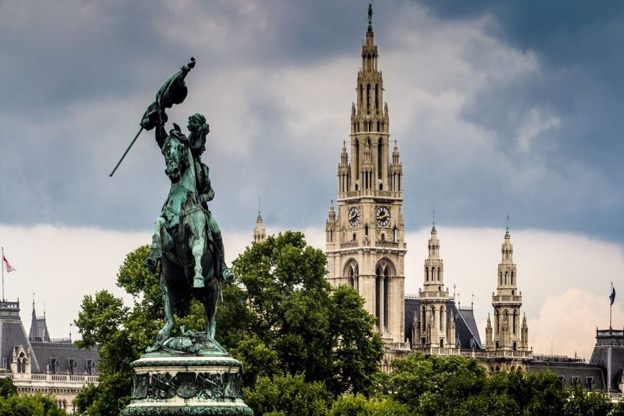 Vienna: World War II Historical Walking Tour - Vienna’s Jewish community and the surviving synagogue