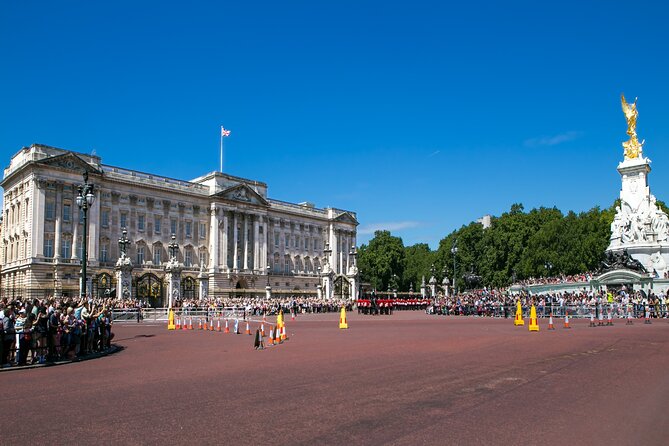 Walking Tour of London Westminster Abbey, Big Ben, Buckingham - Walking through St James’s Park