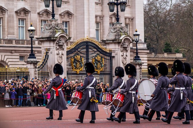 Walking Tour of London Westminster Abbey, Big Ben, Buckingham - Buckingham Palace from the gates