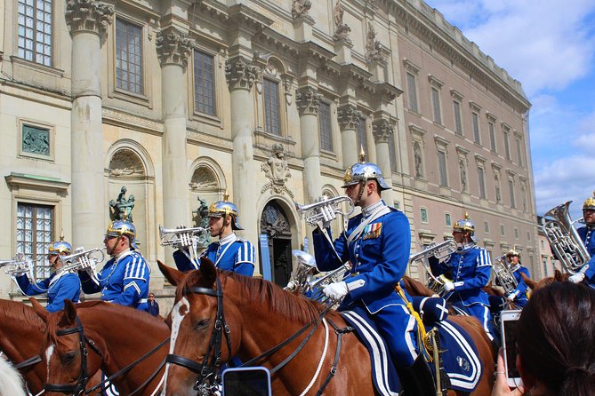 Walking Tour of Stockholm Old Town - Parliament and the move into Gamla Stan