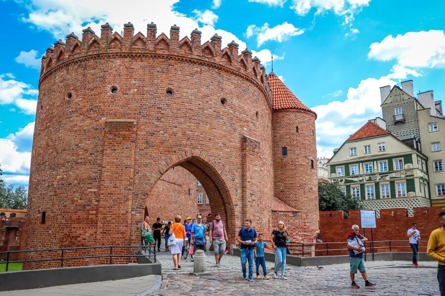 Warsaw: Old Town Highlights Walking Tour in English - Meeting the guide beside Copernicus