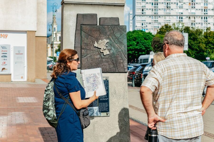 Warsaw: Warsaw Ghetto Private Walking Tour with Hotel Pickup - Umschlagplatz, deportation, and the mechanics of murder