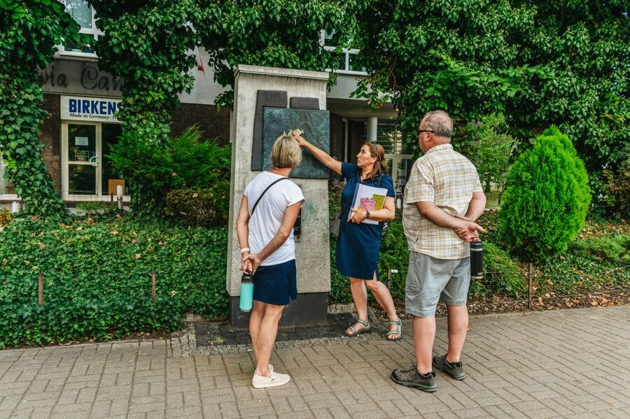 Warsaw: Warsaw Ghetto Private Walking Tour with Hotel Pickup - Who will get the most from this experience
