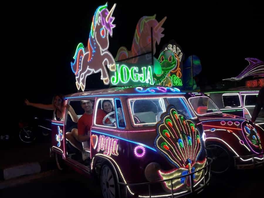 Yogyakarta: Nighttime Walk and Food Tour - Key points at a glance