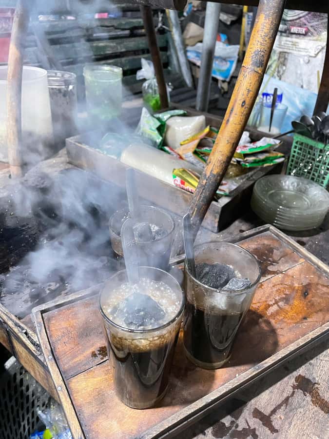 Yogyakarta: Nighttime Walk and Food Tour - Titik Nol Kilometer and local snacks